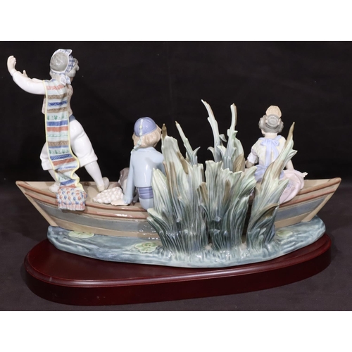 95 - A large Lladro group 