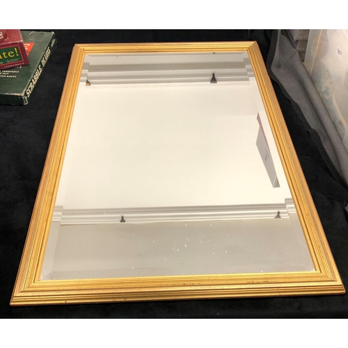 7009 - A modern mirror in gilt frame, 64.5 x 94.5cm overall.