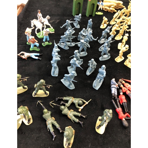 7029 - A large quantity of plastic toy soldiers etc.