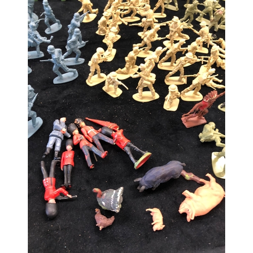 7029 - A large quantity of plastic toy soldiers etc.