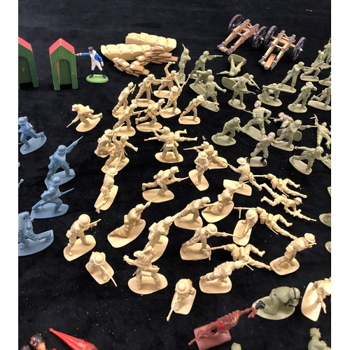 7029 - A large quantity of plastic toy soldiers etc.