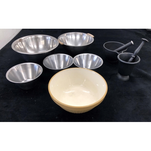 7062 - 5 various stainless steel mixing bowls, another mixing bowl (small chip to base) and 2 pestle and mo... 