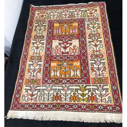 7068 - A Kilim style woven rug, 71 x 92cm (some fraying to 1 end).