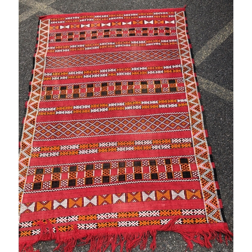 7069 - A Kilim style woven rug, 130 x 200cm (tassels missing to 1 end)