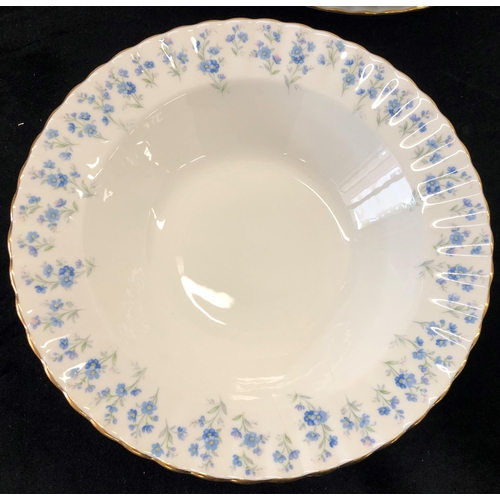 7087 - A Royal Albert Memory Lane patterned part service, 8 dinner plates, 26.5cm, 6 plates, 20.5cm, 6 plat... 