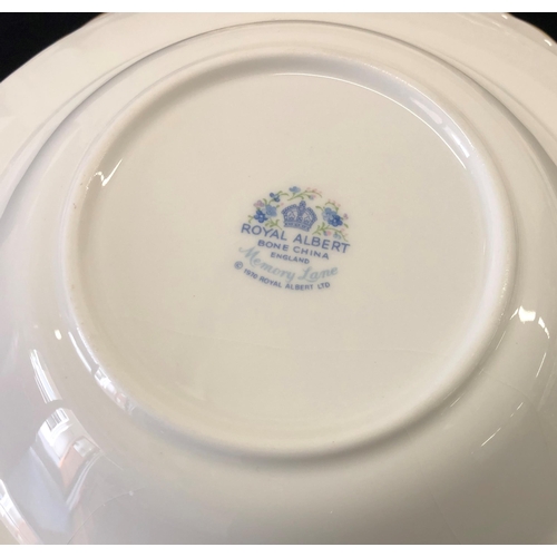 7087 - A Royal Albert Memory Lane patterned part service, 8 dinner plates, 26.5cm, 6 plates, 20.5cm, 6 plat... 