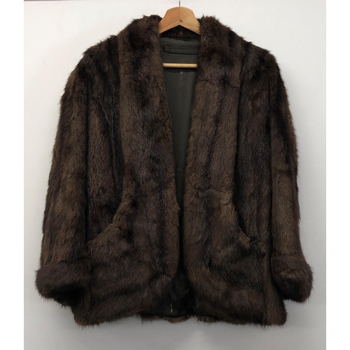 7088 - A vintage brown fully lined fur swing jacket with 2 pockets to front (lining torn in 1 pocket), 68cm... 