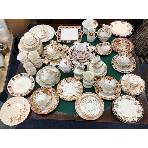 7096 - A mixed quantity of part tea services, including Royal Doulton, Paragon, Sutherland, Gladstone etc (... 