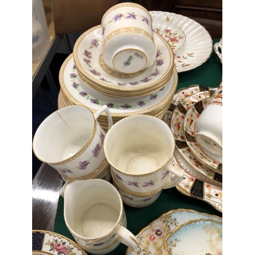 7096 - A mixed quantity of part tea services, including Royal Doulton, Paragon, Sutherland, Gladstone etc (... 