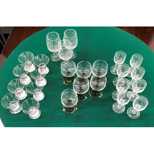 7099 - 8 modern heavy based small glasses, 8cm high, 6 modern small wine glasses with green bases and twist... 