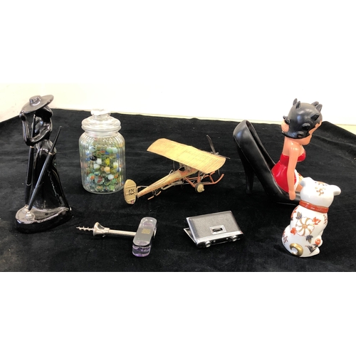 7117 - A metallic model plane, 34cm long, a Betty Boop figure, 25.cm high, a jar containing a mixed quantit... 