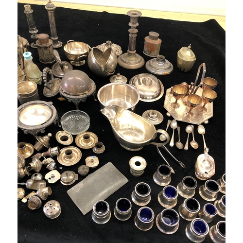 7120 - A large mixed quantity of silver plated items, salts, cruet sets, flatware etc. (Some damaged and in... 