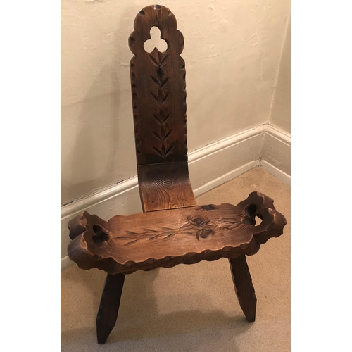 7183 - A carved wooden birthing chair on 3 splayed legs, 76cm high, 50cm wide