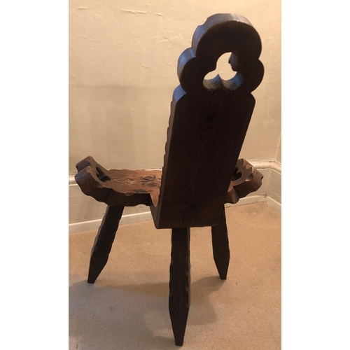 7183 - A carved wooden birthing chair on 3 splayed legs, 76cm high, 50cm wide