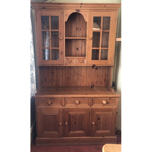 7194 - A good quality pine dresser with 2 upper glazed doors, central open shelf, 2 small drawers below, 3 ... 