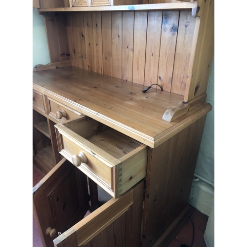 7194 - A good quality pine dresser with 2 upper glazed doors, central open shelf, 2 small drawers below, 3 ... 