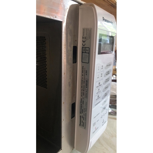 7198 - A Panasonic microwave oven, model NN-CT555W, serial no. 5C76051282 with manual and recipe book, 51cm... 