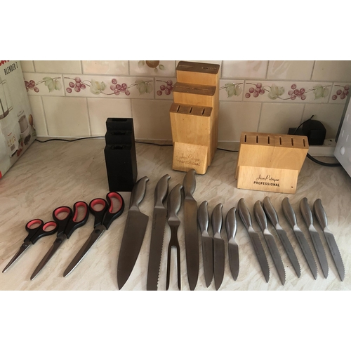 7199 - A Jean Patrique Professional knife block with complete set of  6 knives and 1 carving fork, a Jean P... 