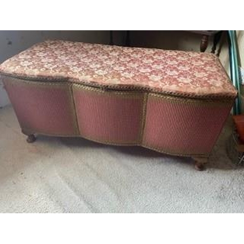 7224 - A pink Lloyd Loom style ottoman, height 44cm, length 92 cm, width/depth 40cm (no label) (in good con... 