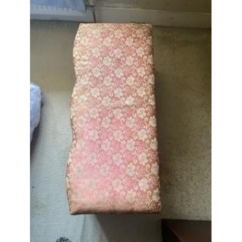 7224 - A pink Lloyd Loom style ottoman, height 44cm, length 92 cm, width/depth 40cm (no label) (in good con... 