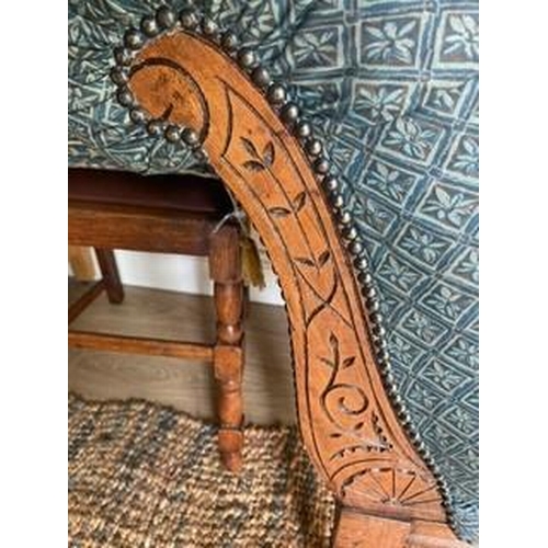 7226 - A Victorian chaise longue with carved detail, length 176cm, height 74 cm (fabric torn). This item is... 