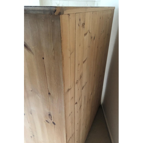 7229 - A tall pine chest of drawers, 4 deep drawers with knob handles, 90.5cm wide, 50cm deep, 114cm high, ... 