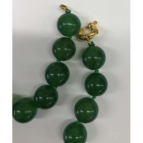 7242 - A green jade transparent necklace, 48cm long overall. (Clasp not gold)