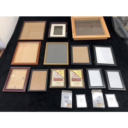 7012 - 15 various photograph and picture frames (1 glass cracked).