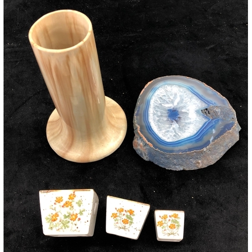 7114 - A blue onyx ashtray, a polished stone vase, 18.5cm high and 3 small graduated pots.