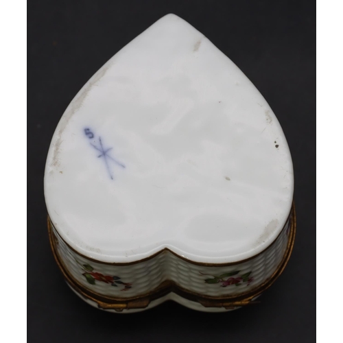 161 - A 19th/20th Century Continental porcelain heart shaped trinket box with basket weave decoration and ... 