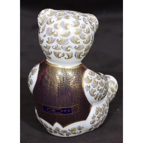 109 - A Royal Crown Derby Imari patterned paperweight in the form of a seated teddy bear, with silver colo... 