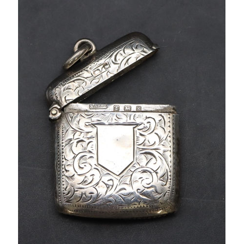 226 - An Edward VII silver small vesta case with allover chased scroll and leaf decoration and hinged lid,... 