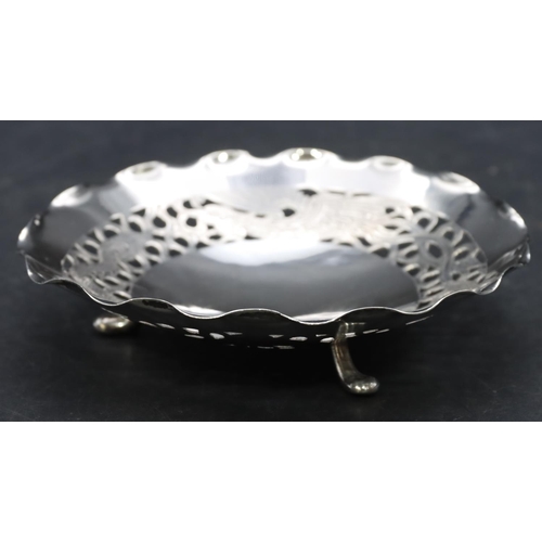 263 - A Chinese sterling silver round scallop shaped bowl with pierced rim depicting dragon motif on 3 spl... 