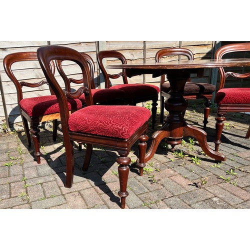 8082 - A set of 6 Victorian mahogany open back single chairs with drop-in seats and a mahogany round table ... 