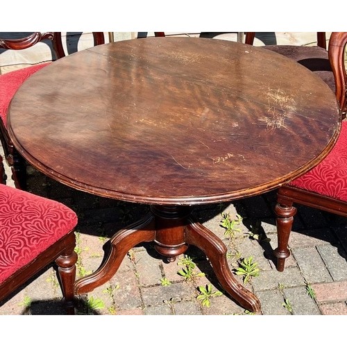 8082 - A set of 6 Victorian mahogany open back single chairs with drop-in seats and a mahogany round table ... 