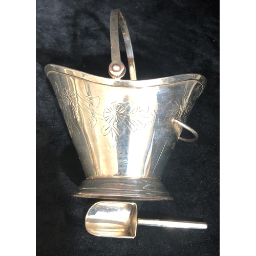 8006 - A silver plated small bucket with engraved decoration and initialled DE, with spoon, a plated jam po... 