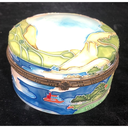 8007 - An Old Tupton Ware enamelled circular trinket box with hinged lid, 10cm diameter, a small dome toppe... 