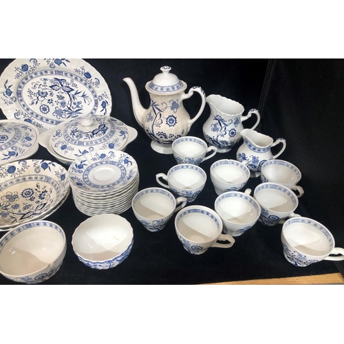 8033 - J & G Meakin Blue Nordic pattern service, 1 large jug, 1 smaller jug, 2 sugar bowls (1 chipped), 4 d... 