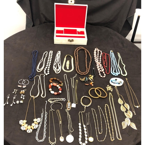 8065 - A large quantity of costume jewellery, necklaces, bracelets, brooches, earrings etc. and a jewellery... 