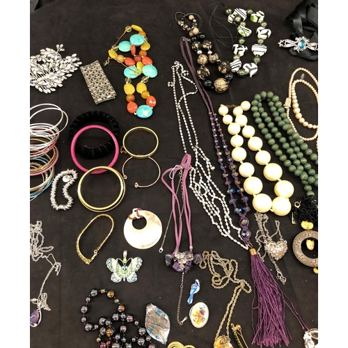 8067 - A large quantity of costume jewellery, necklaces, brooches, bracelets, earrings, etc.