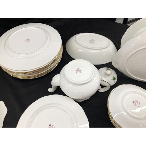 8087 - A Colclough service in Ivy leaf Pattern, 10 dinner plates, 8 smaller plates, 10 side plates, 3 jugs,... 