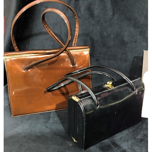 8117 - A Franchetti Bond green suede and brown leather handbag with matching purse, a Jean Shilton genuine ... 