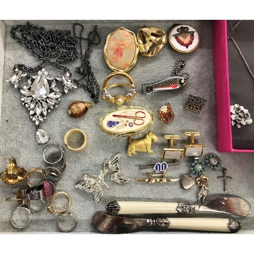 8064 - A quantity of various costume jewellery etc (1 butterfly brooch broken).