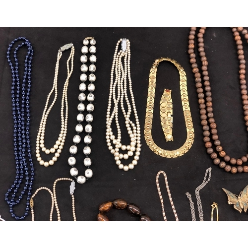 8065 - A large quantity of costume jewellery, necklaces, bracelets, brooches, earrings etc. and a jewellery... 