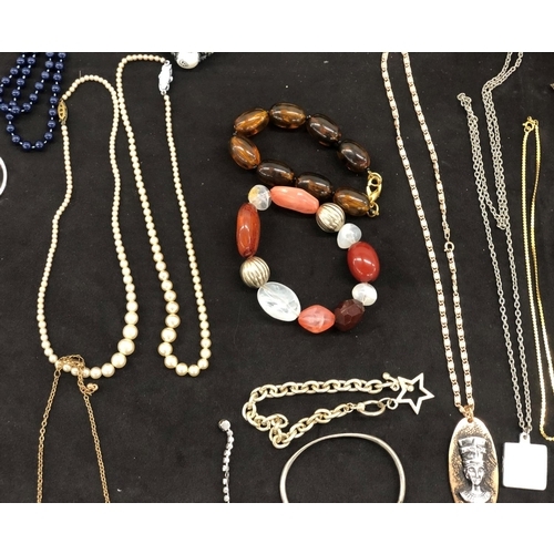 8065 - A large quantity of costume jewellery, necklaces, bracelets, brooches, earrings etc. and a jewellery... 