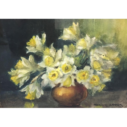 8288 - Rana Riedl (Hungarian, 20th Century) still life oil on canvas Flower study signed, 59.5 x 49cm in gi... 