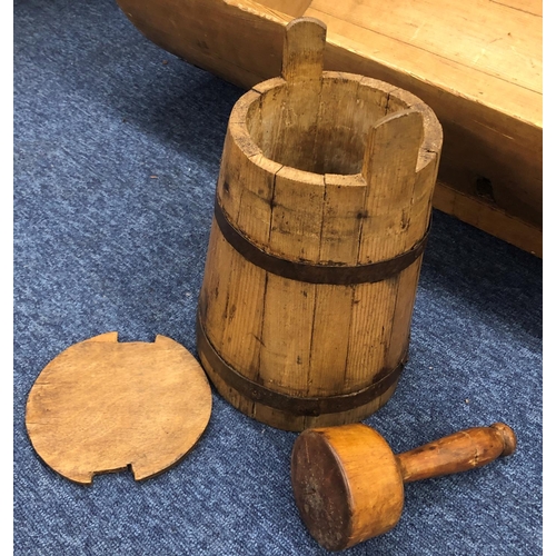 8300 - A wood trough, 95cm wide, 51cm deep, 21cm high and a small wood butter churn, 30cm high with lid and... 