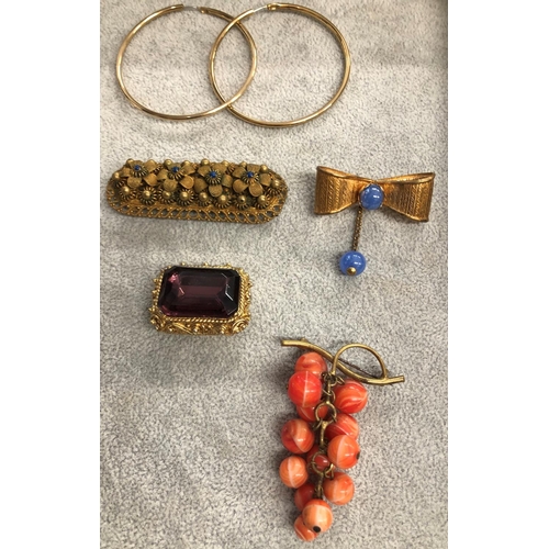 8310 - 3 necklaces, a pair of gold coloured hoop earrings and 4 various brooches.