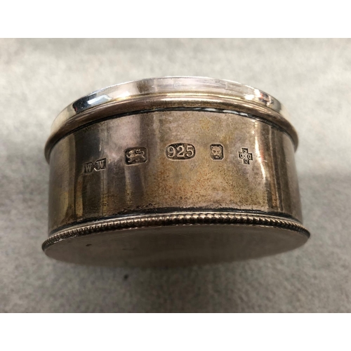 8312 - A 925 silver round box with shell to lid, 6cm diameter.