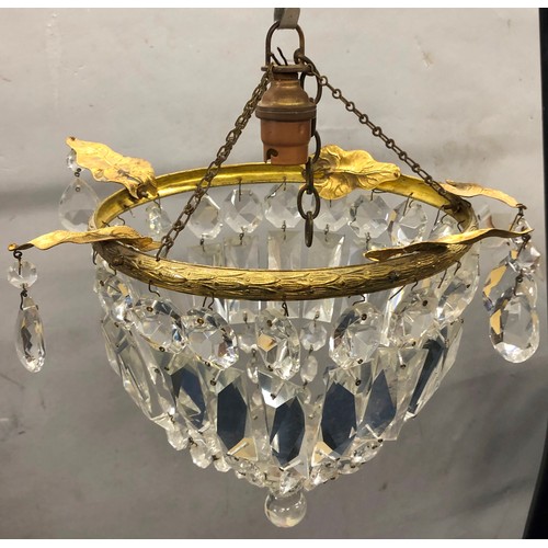 8324 - A crystal pendant 1 bulb light with brass fixing and 5 ornate gold coloured leaves with glass drople... 